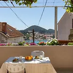 Meet & Greet- With Terrace And Sea View Apartment *