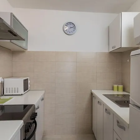 Daire Meet & Greet- With Terrace And Sea View *