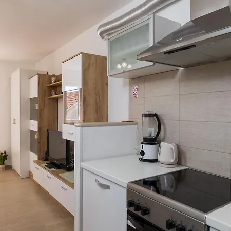 Meet & Greet- With Terrace And Sea View *