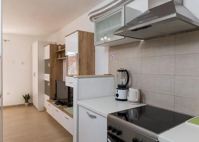 Meet & Greet- With Terrace And Sea View *